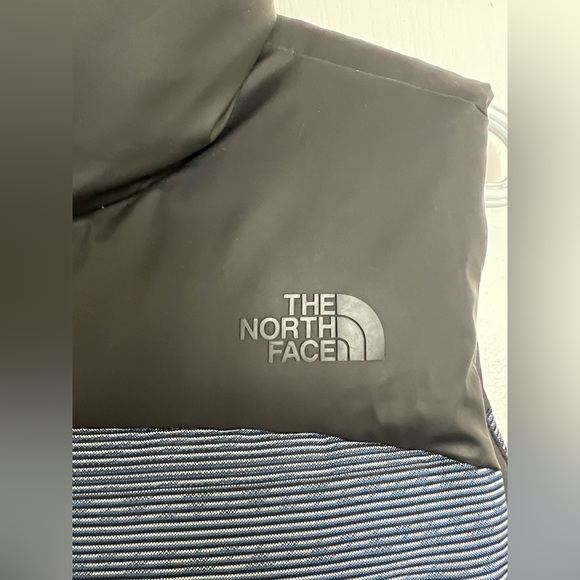 The northface black puffer vest with 700 fill- size M - excellent condition - Picture 7 of 7